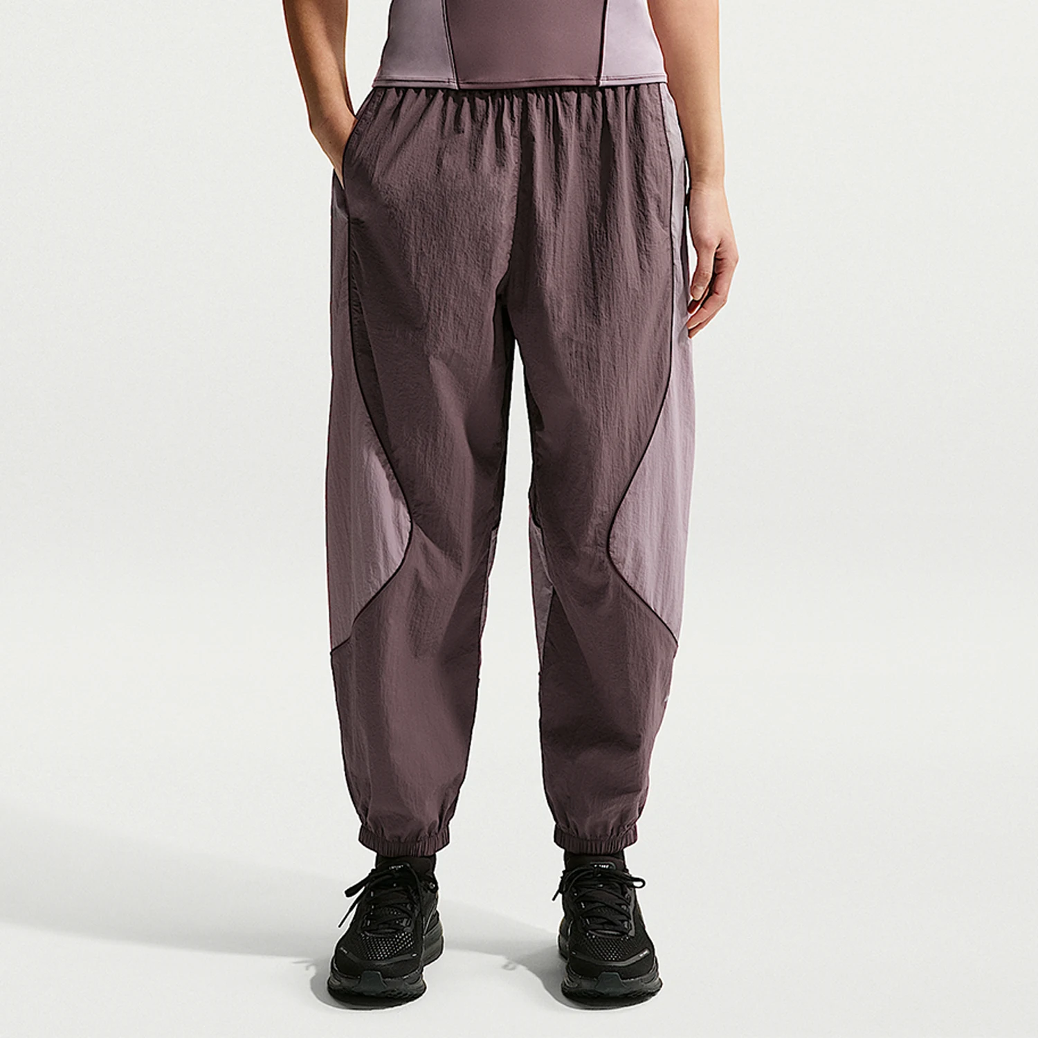 Nike Authentic Spring Style Damen-Laufhose mit mittlerer Taille, gewebt, IQ0182-502