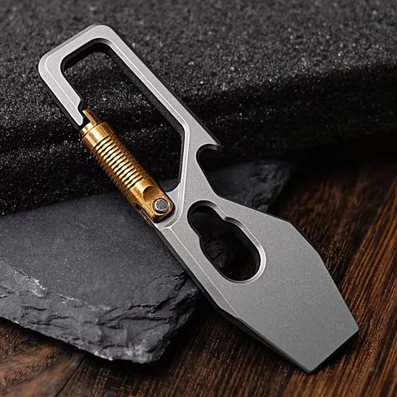 Liontin Gantungan Kunci Bar Pry Mini Aloi Titanium Baru EDC Alat Pengiriman Portabel Multifungsi Pembuka Botol