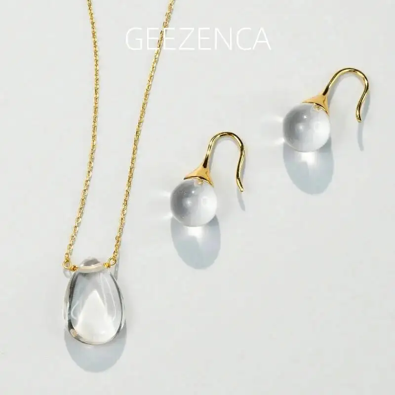

GEEZENCA стерлингового серебра 925 пробы, позолоченный 18 карат, комплект ювелирных изделий из натурального белого кристалла с подвеской в форме капли, ожерелье и серьги
