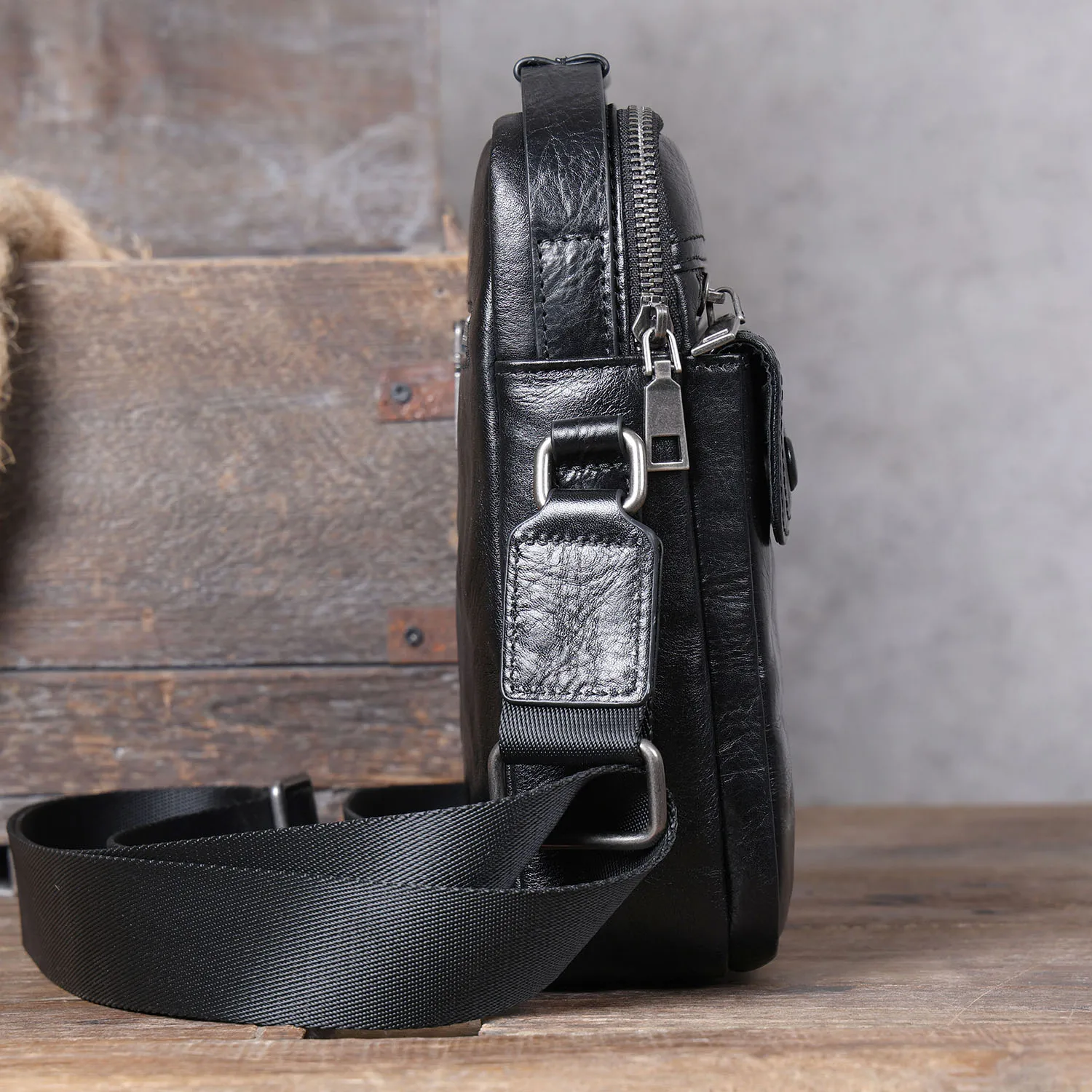 S.WORKER Echtleder Herren Umhängetasche Messenger Bag Crossbody-Taschen für Männer Rindsleder Oberleder Modischer Casual-Stil – Detail 8
