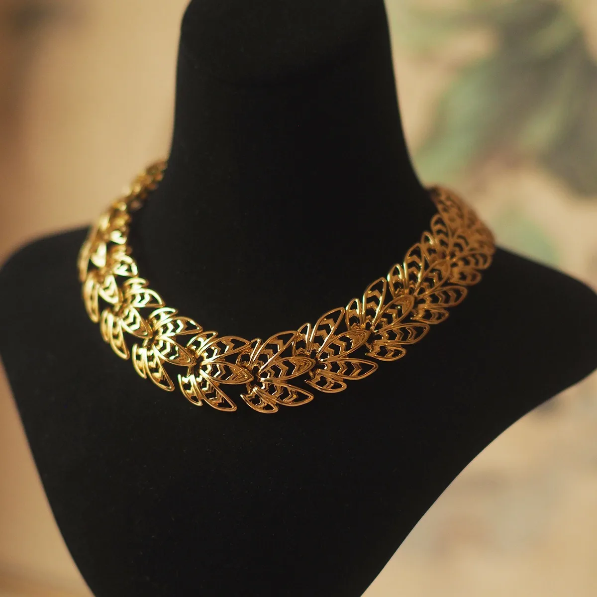 

Feather Heavy-Crafted Luxury-Vintage Necklace - Trifari-Style & Monet-Impressionist Artisan Jewelry