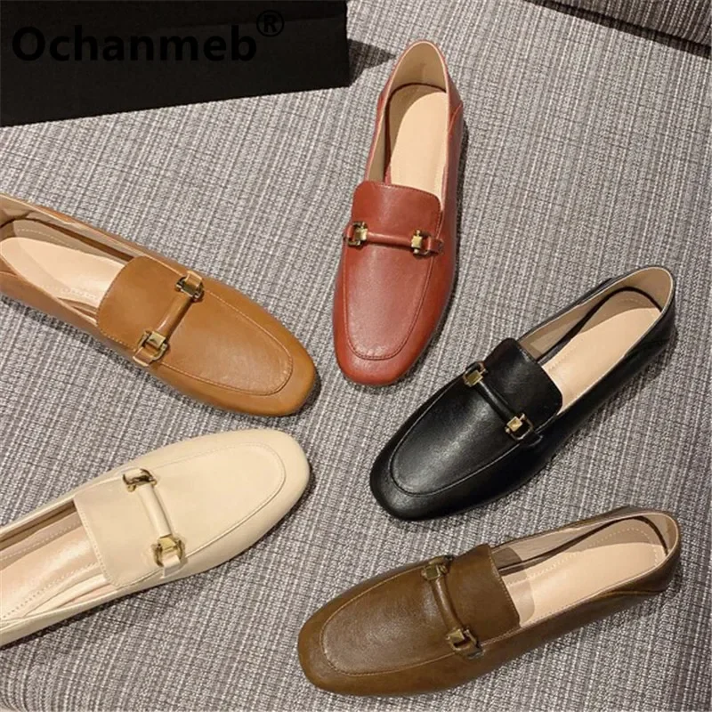 Ochanmeb النساء الطبيعية حقيقية أحذية جلدية بدون كعب الفاخرة مصمم المعادن سحر الانزلاق على الشقق السيدات 2023 الربيع حذاء كاجوال الراحة