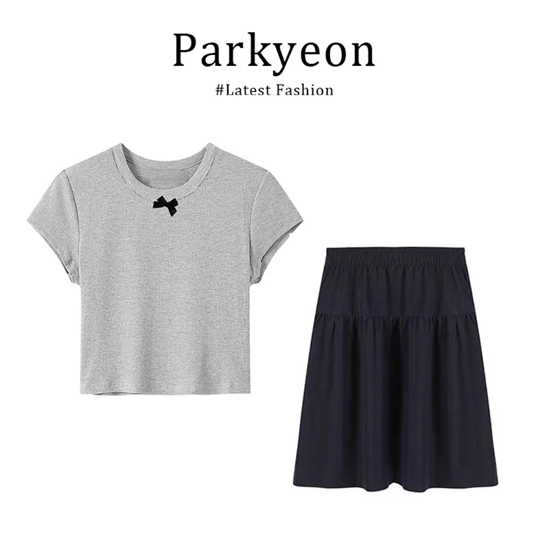 

Корейский стиль Parkyeon: простой повседневный комплект из футболки с коротким рукавом и юбки, женский модный комплект с утягивающей юбкой средней длины.