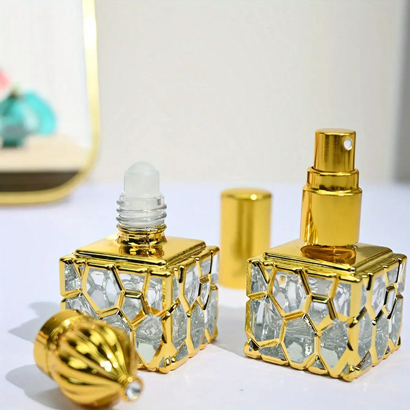 

1 x 10ml Square Perfume Bottle Gold Glass Essential Oil Bottle Glass Pump/Roller Bottle Elegant Portable Travel Sample Dispenser