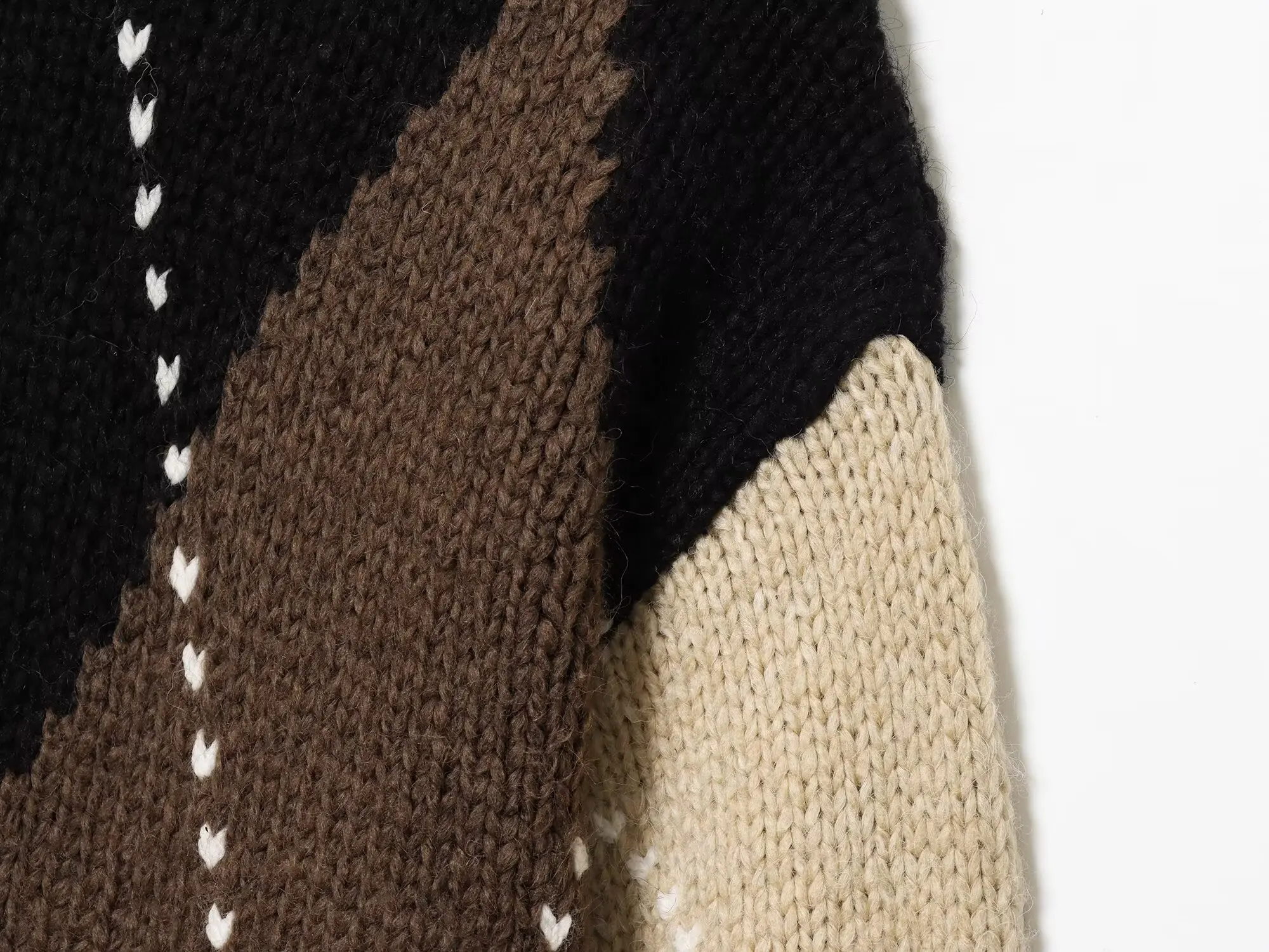 KONDALA سترات نسائية متماسكة منقوشة عتيقة بأكمام طويلة ورقبة دائرية فضفاضة وسميكة موضة خريف وشتاء 2025 سترات سميكة ودافئة