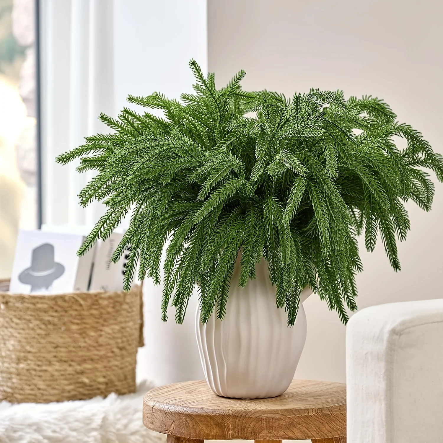 فروع صنوبر نورفولك واقعية لعيد الميلاد والديكور الدائري للعام. لا يوجد صيانة، أنيقة ومتينة للمنزل/المكتب.