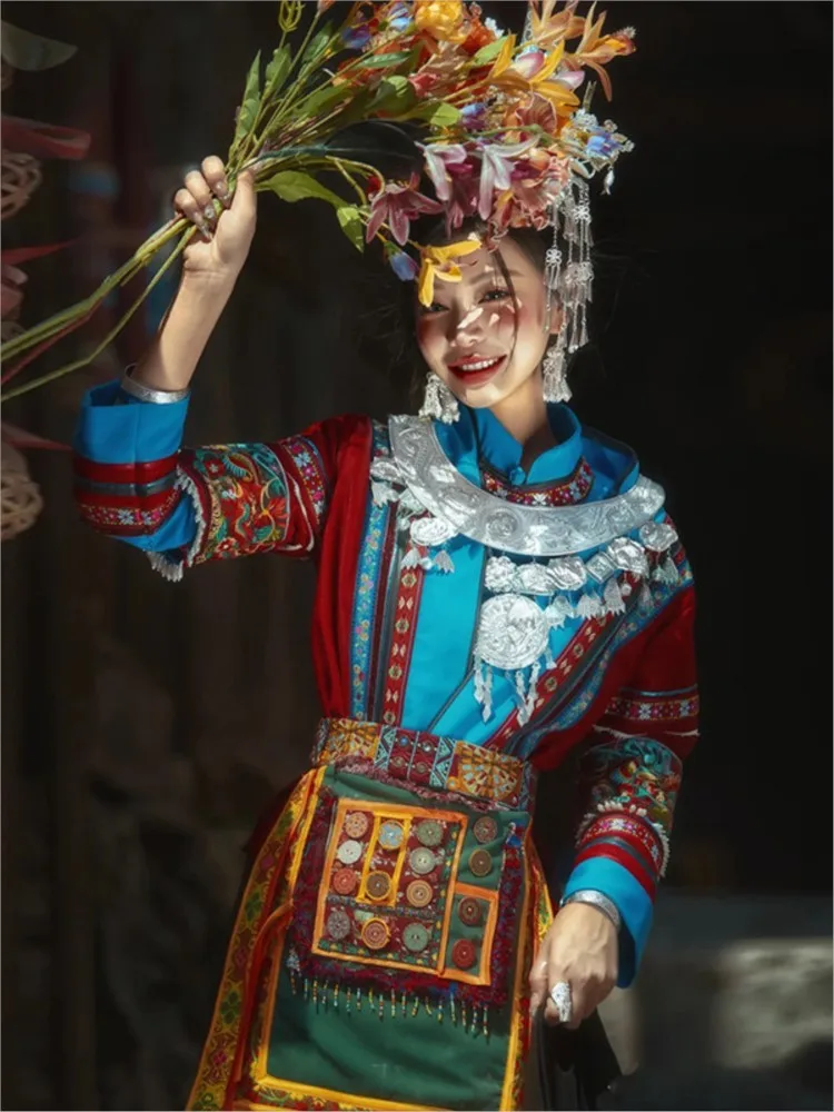 

Ethnic embroidery clothing exotic costumes performance travel photography costumes