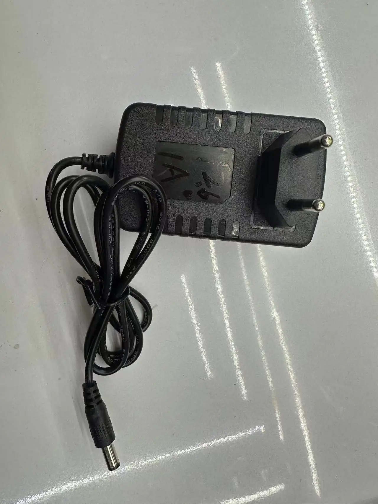European standard 12V lithium battery pack 12.6V charger 10.8V polymer 3 strings 1A intelligent fast DC male head