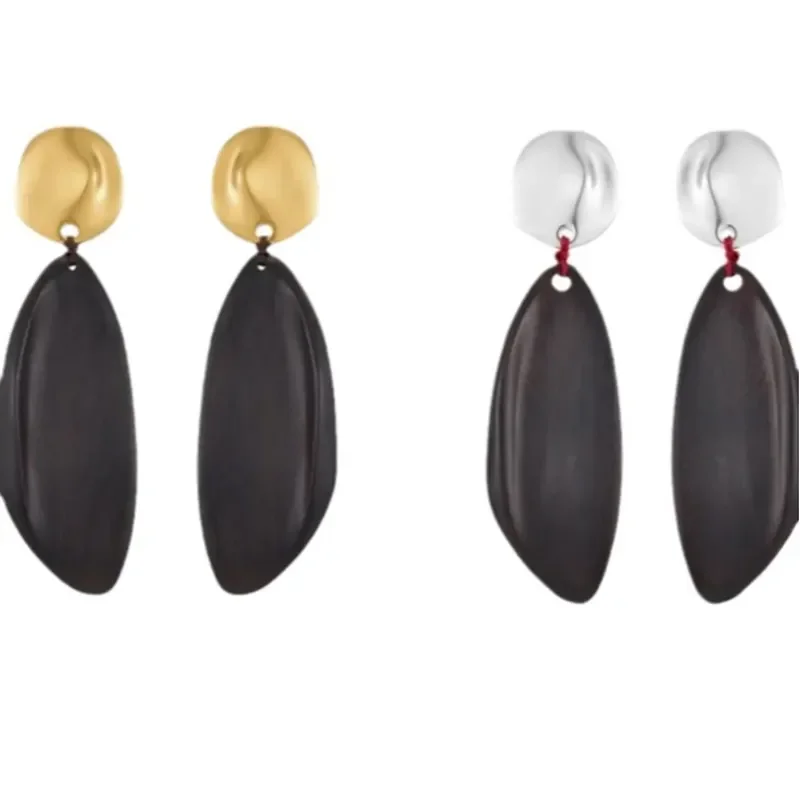 Retro elegant rosewood stud earrings, simple high-end irregular geometric temperament earrings, oval water drop wooden stud