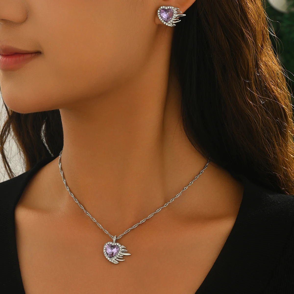 1 Set of Valentine's Day Metal Minimalist Angel Wings Heart-Shaped Necklace and Earring Set, Inlaid with Heart-Shaped Purple Rhinestones and White Rhinestones, Clavicle Chain Earrings Suitable for Daily Wear, Date Nights, Vacation Parties, Holiday Outfits, and as a Gift for Friends