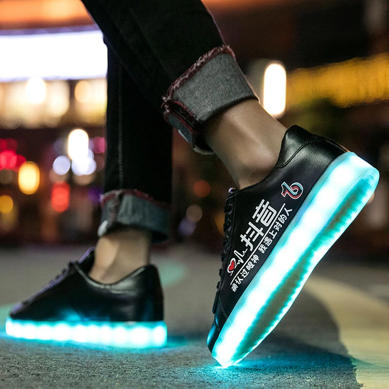 Zapatos luminosos recargables por Usb para hombre y mujer, zapatillas con luces LED, suela iluminada, patrón de amor para adultos, color blanco,