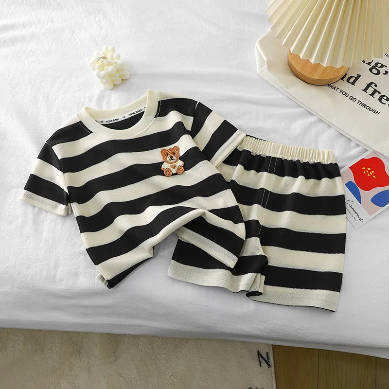 Sommer Neuer Kinder-Kurzarm-Anzug Gestreiftes T-Shirt für Mädchen und Jungen Sommer-Babykleidung