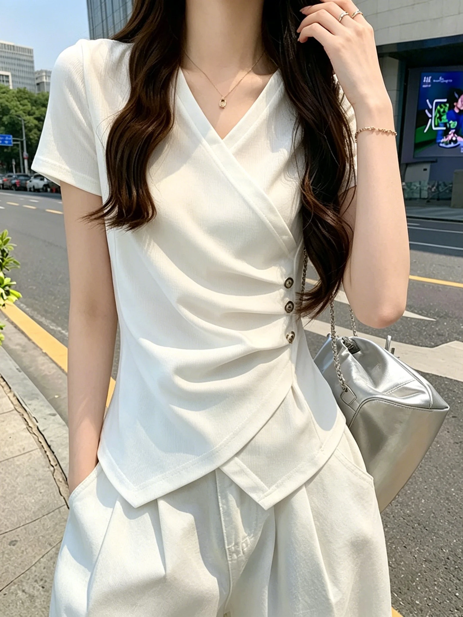 Slimming Effect High-End T-Shirt Women's Summer 2026 V-Neck Short Sleeve Irregular Pleated Casual Style Fashionable Top