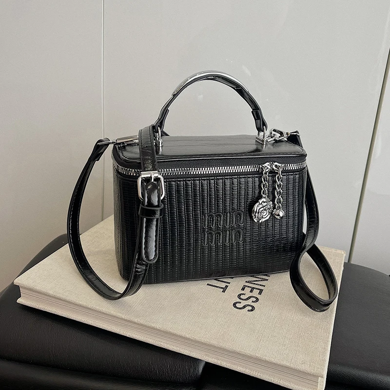 

Premium Vegan Leather Tote Bag - Trendy Minimalist Crossbody With Vintage Metal Logo & Everyday Versatility