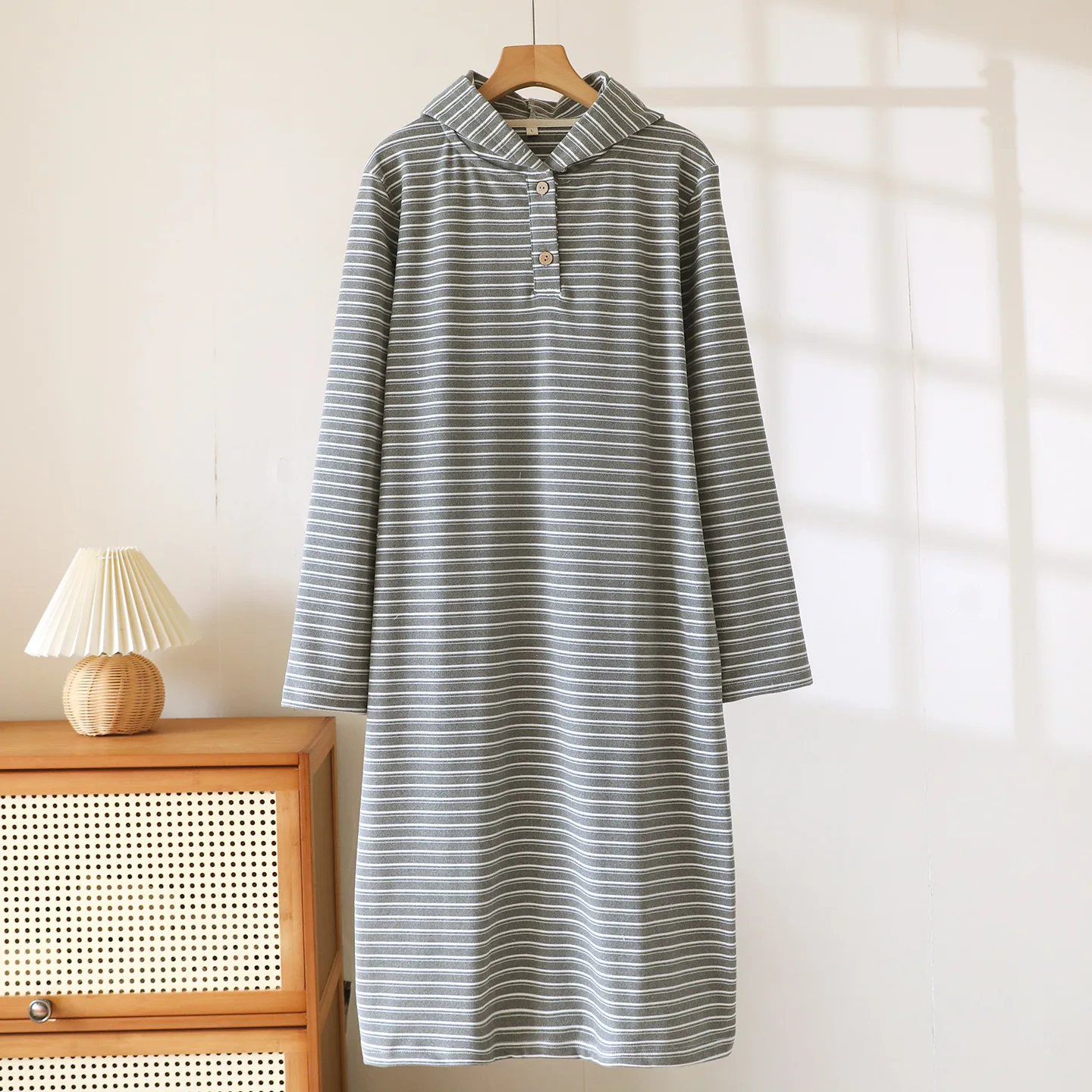 الخريف الشتاء المرأة المخملية الصوف مخطط مقنعين تنورة طويلة الحرارية فستان النوم طويلة الأكمام فستان المنزل ملابس خاصة