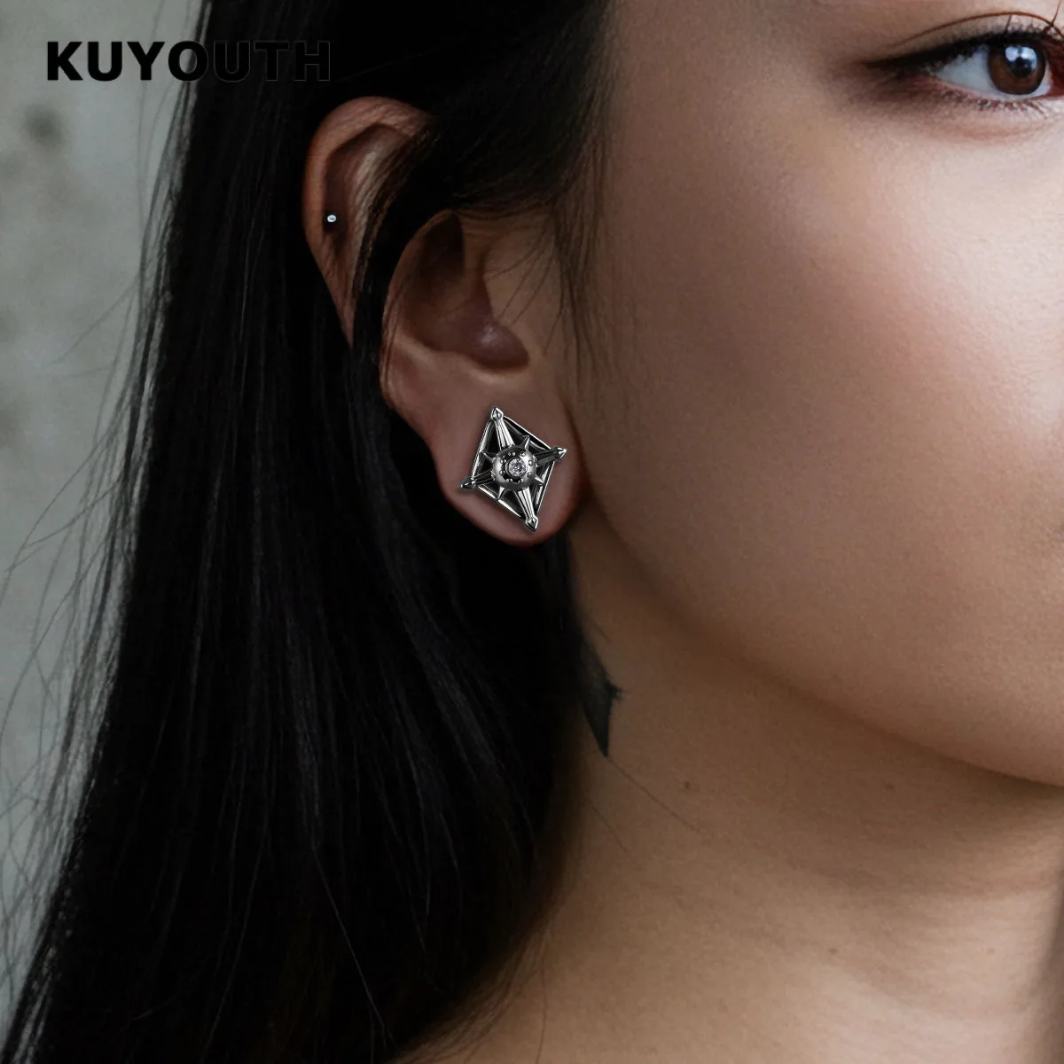 KUYOUTH Punk Geometrische Rauten-Ohrstöpsel mit Zirkon-Einlage, Körperpiercing, Ohrdehner, Tunnel, Expander 8-16mm – Detail 7