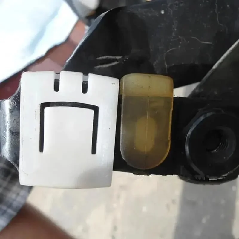 

Plastic Clips Car Front Row Track Runner Center Slider Guide Kit For Volkswagen Golf Jetta MK1 MK2 MK2 MK3 435881203A 171881213B