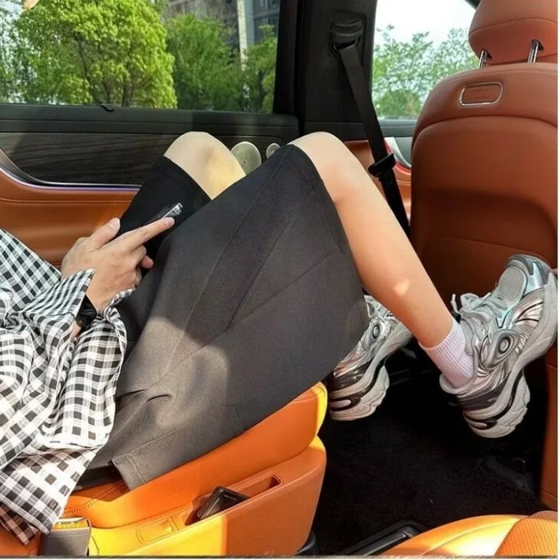 Fashionable solid color shorts for men in summer, thin and loose fit, casual and sporty five inch mid length pants