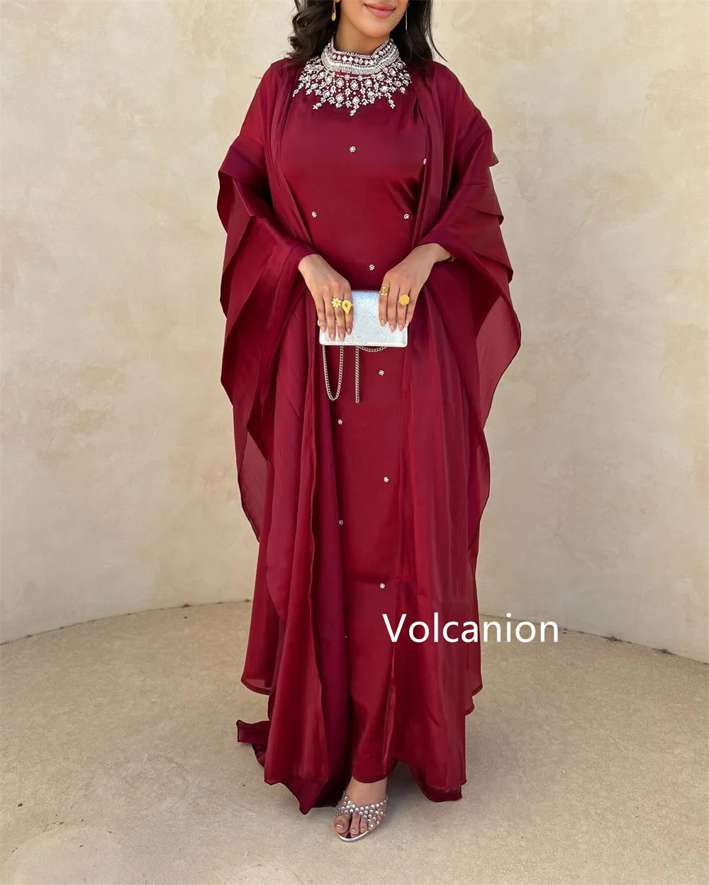 فساتين متوسطة الطول ذات ياقة عالية مطرزة حسب الطلب مناسبة مسائية أنيقة على الطراز الحديث