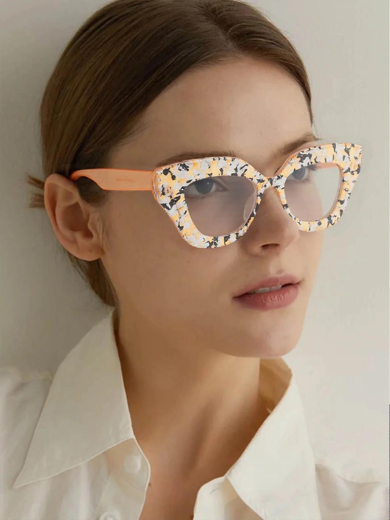 Large Frame Cat-Eye Floral Glass Texture Elegant Women's Metal Anti-Blue Light Non-Prescription Glasses Suitable for Annual Meetings, Runway Shows, Street Photography, and Fashion Accessories