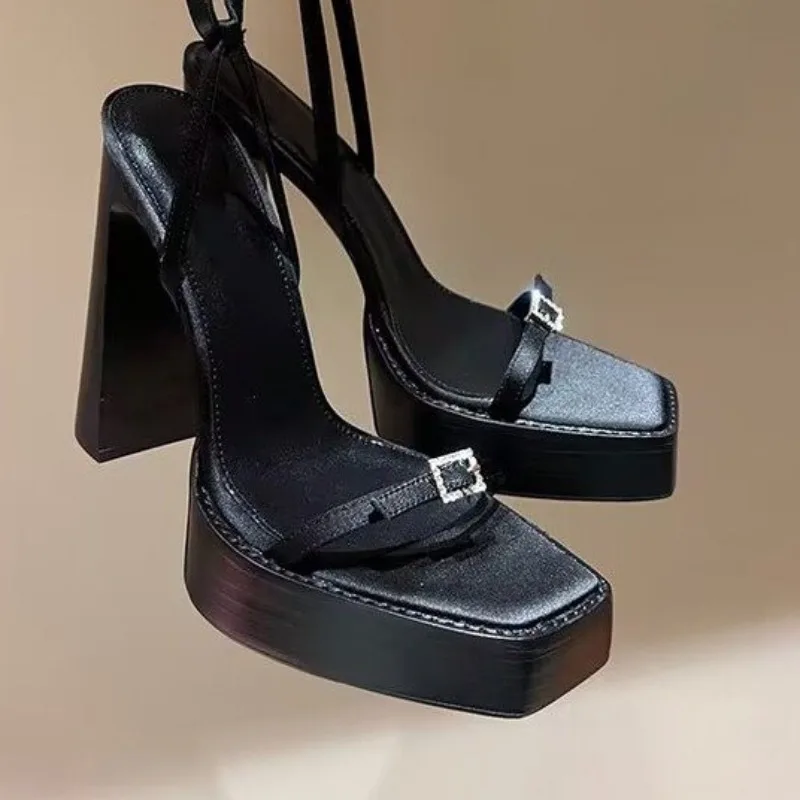 2024 Wysokiej jakości letnie buty damskie na wysokim obcasie Platforma Gorąca wyprzedaż Sandały damskie Party Open Toe Solid Color Brand Female Shoes