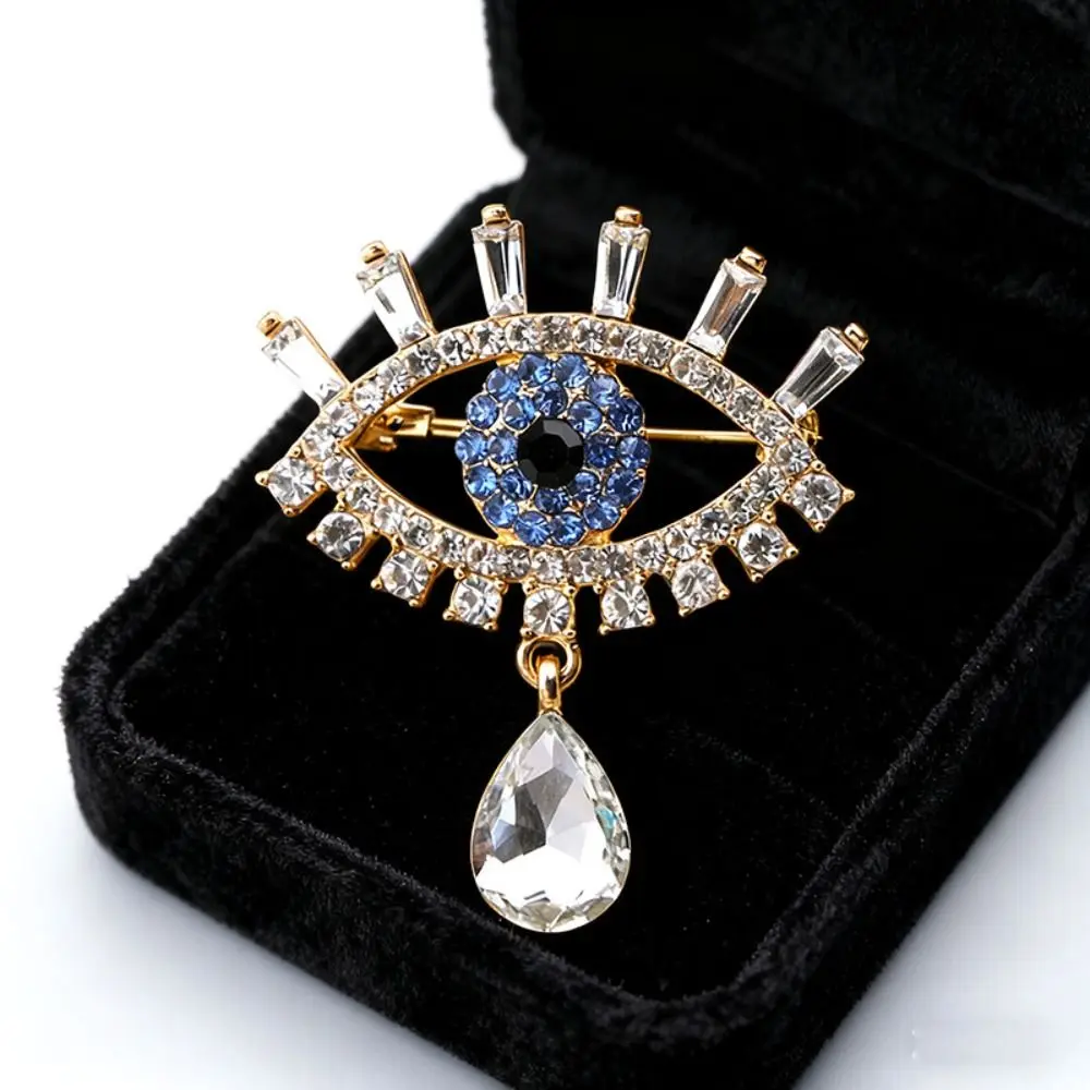 

Decoration Devil Eye Brooch Pin Crystal Pendant Hollow Out Luxury Badge Pin Vintage Banquet Clothes Pin Clothes Accessories