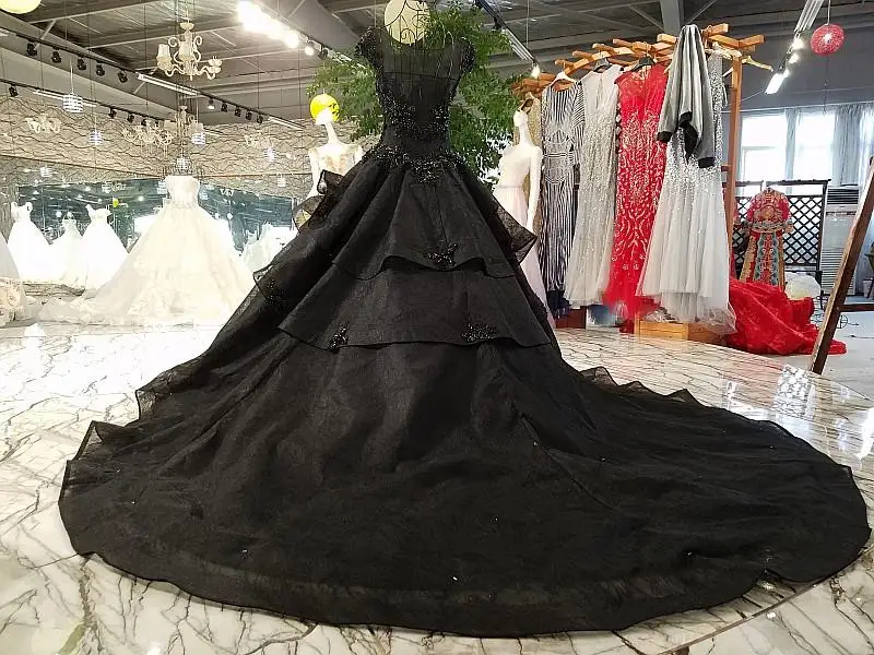 Customized Black Wedding Dresses Gothic Court Vintage Bridal Gowns Princess Long Train Beaded Cap Sleeves Wedding Gown