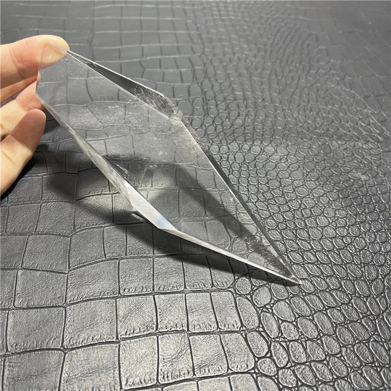 

255g High quality natural clear quartz random shape crystals healing stones quartz for gift with rainbow