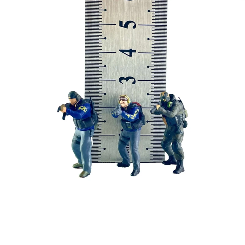 1/64 Figure Police Game Classic Against Elite Microlandscape Scene Micro Photography Resin DIY Painted Figurine Miniature Garage