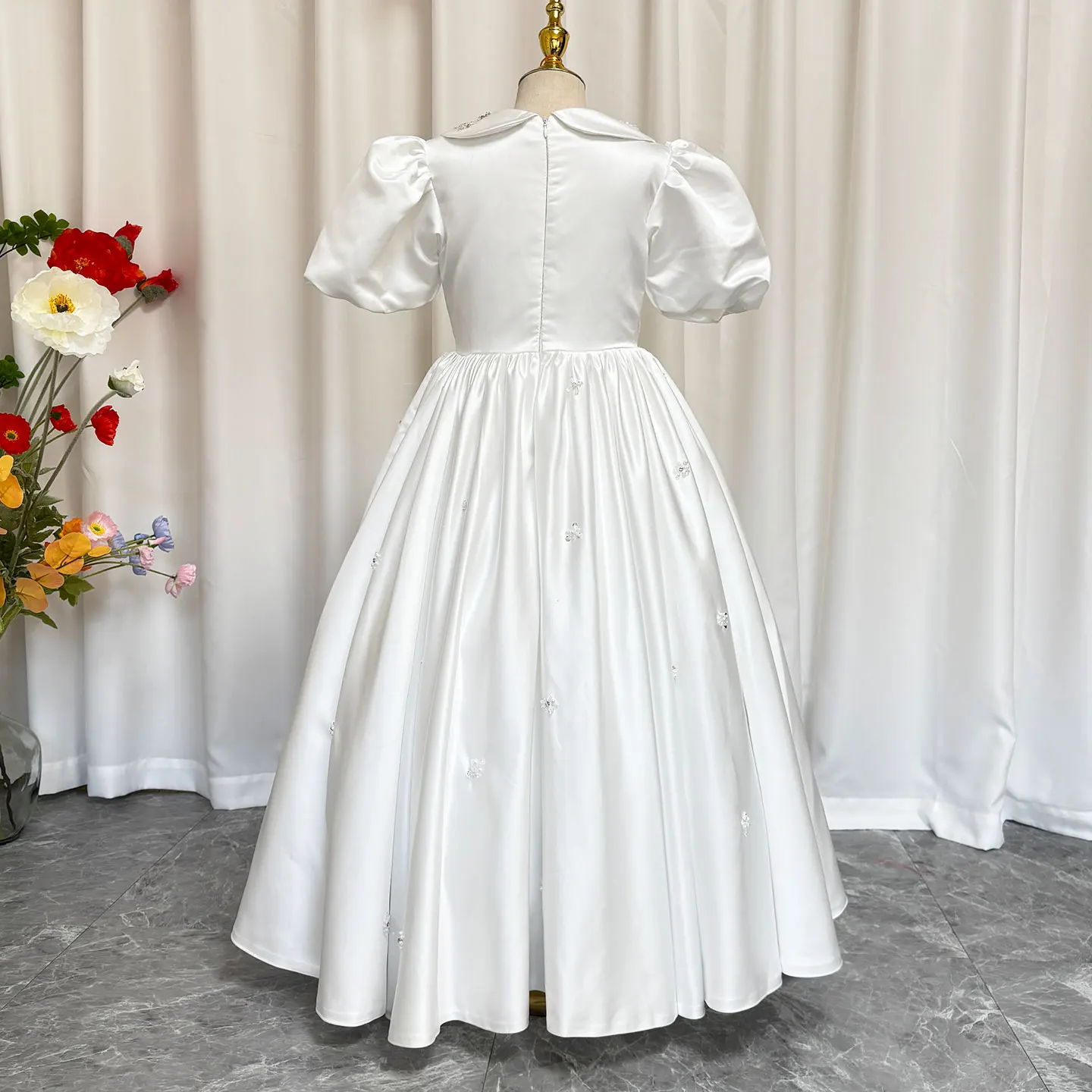 Jill Wish-Robe de Luxe en Satin Blanc pour Fille, Tenue de Princesse avec Perles et Longueur de Rinçage pour ixd'Anniversaire et de Mariage, J171