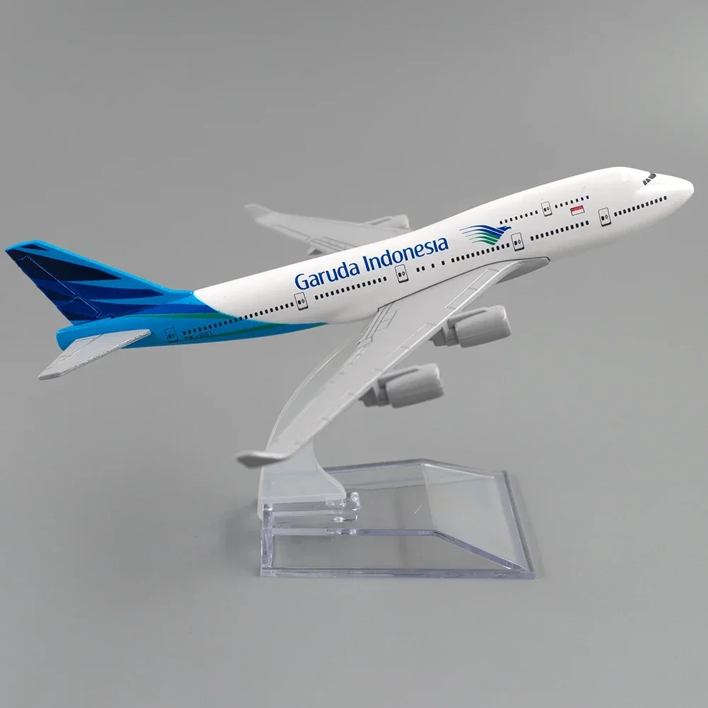 1/400 Scale Alloy Aircraft Boeing 747 Garuda Indonesia 16cm Plane B747 Model Toys Decoration Children Gift Collection