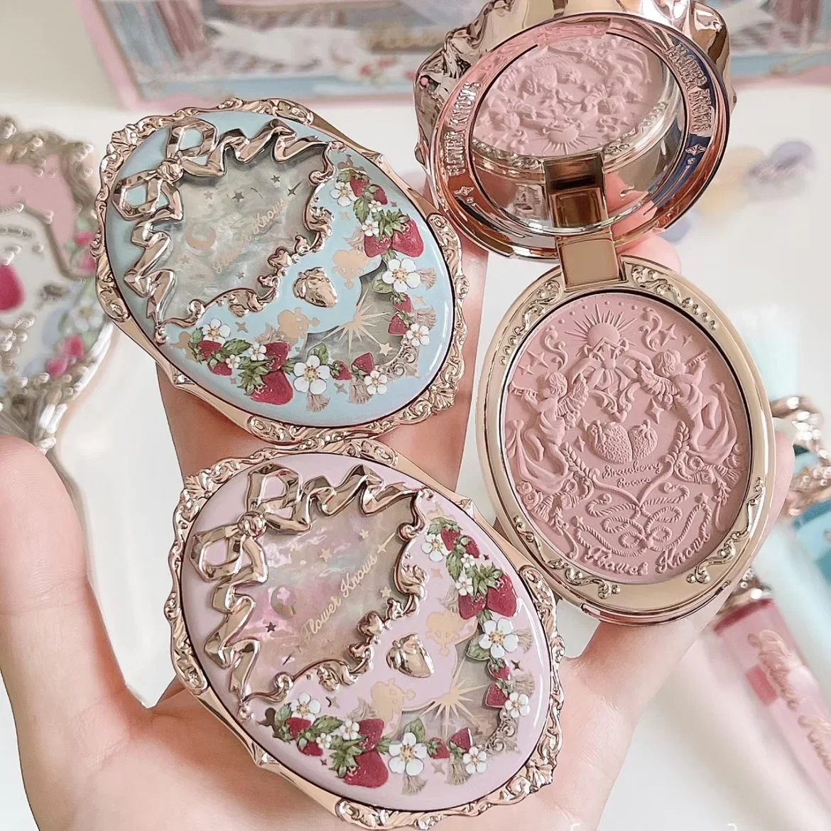 Flower Knows Strawberry Rococo Series Embossed Blush Fine Powder Makeups Smooth Long-Lasting Blusher Face Enhancing Makeup Color