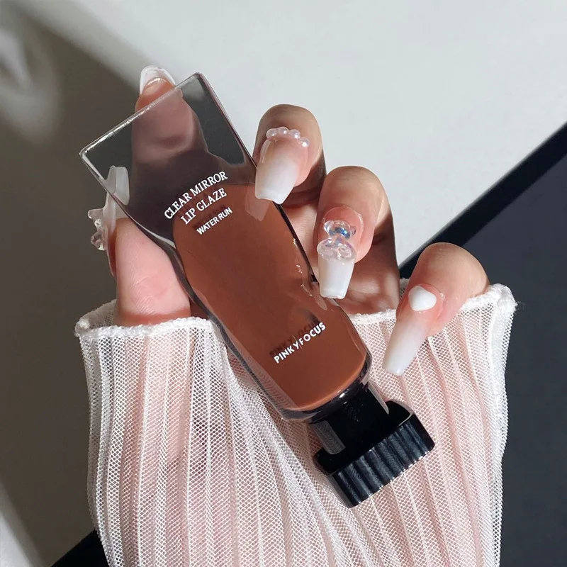 Glass Finish Lip Glaze. Glossy, hydrating texture, glides smoothly on lipslong-lasting and non-sticky for daily makeup.