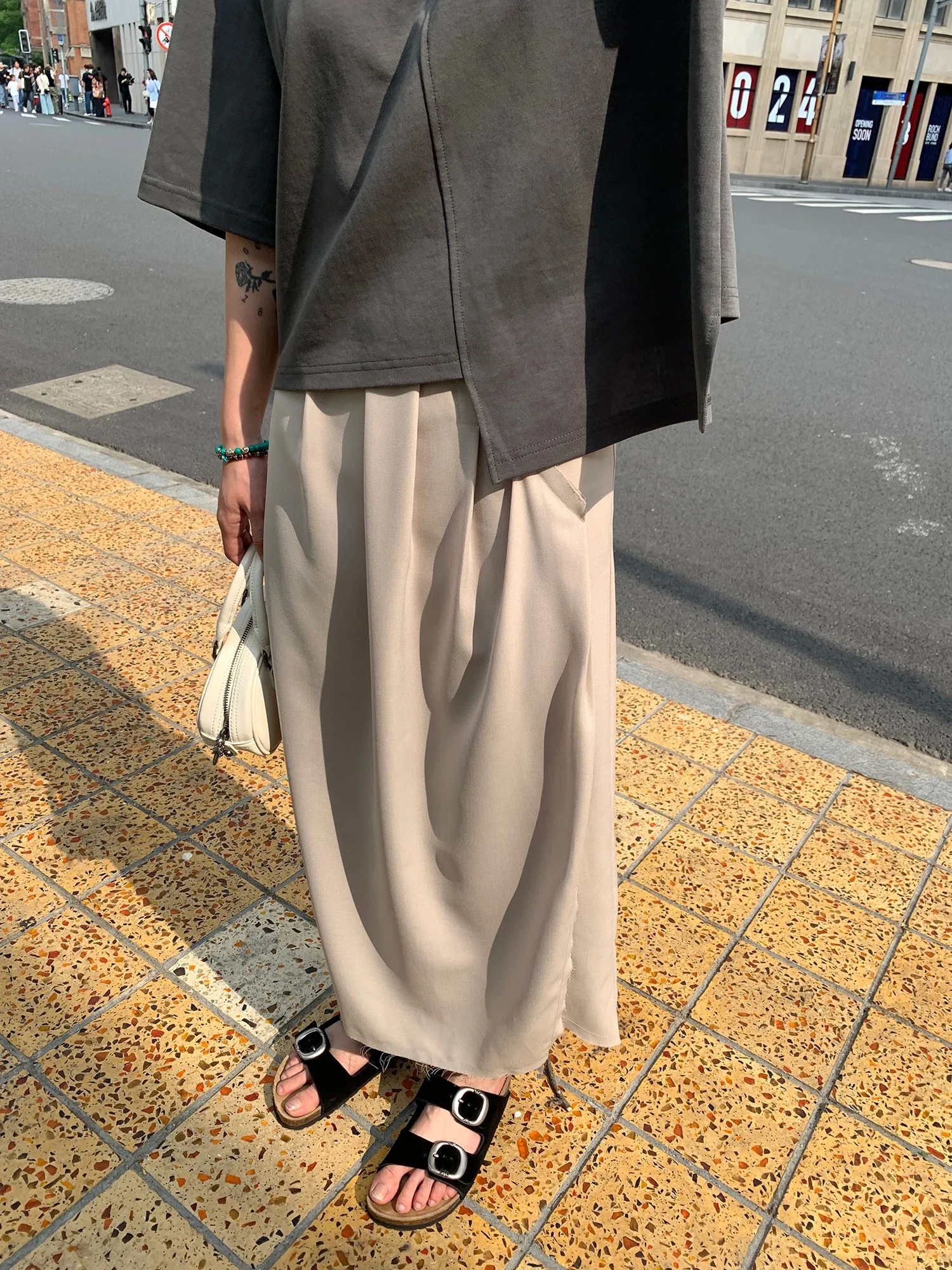 

Женская юбка миди LelyMooch, асимметричная, плиссированная, с драпировкой на талии, летняя коллекция 2024, другие материалы, 00% [материал]