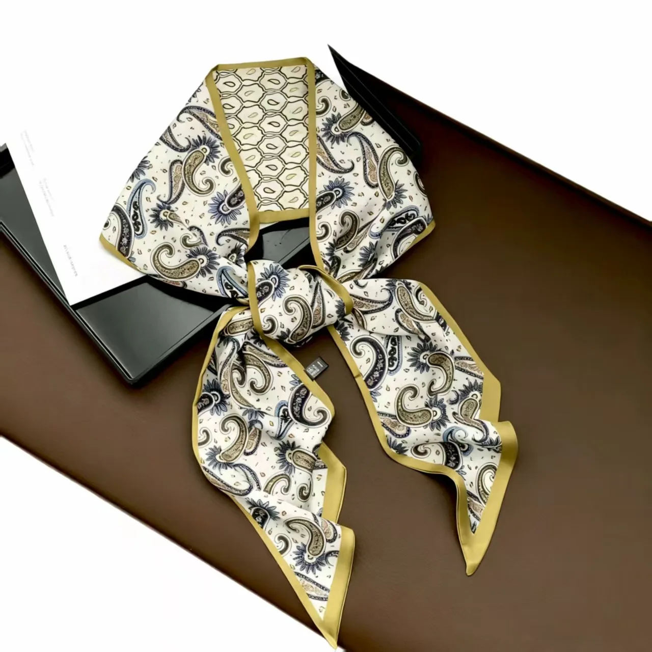 Luxuriöser bedruckter Seidenschal, grafisches Band für Damen, weicher langer Streifenschal, vielseitiges Halstuch, Taschenschal, Haarschal, Damen-Stirnband – Detail 4