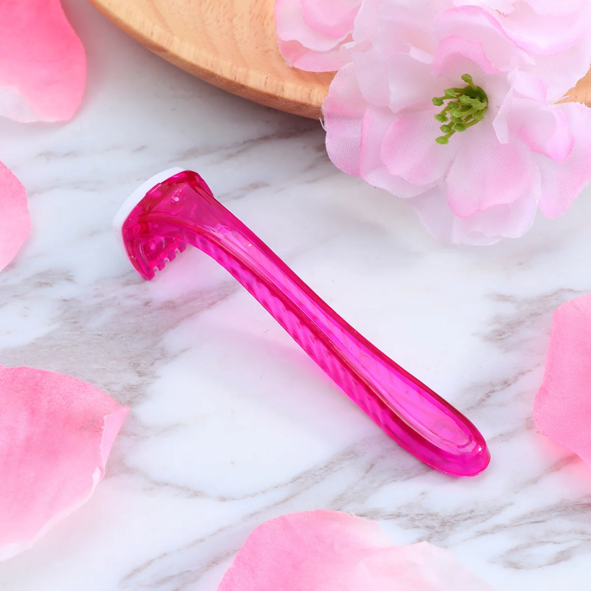 ماكينة حلاقة بيكيني خفيفة الوزن مضادة للصدأ وشفرة من الفولاذ المقاوم للصدأ وقبضة مريحة لتشذيب الشعر للاستخدام في الجسم للنساء