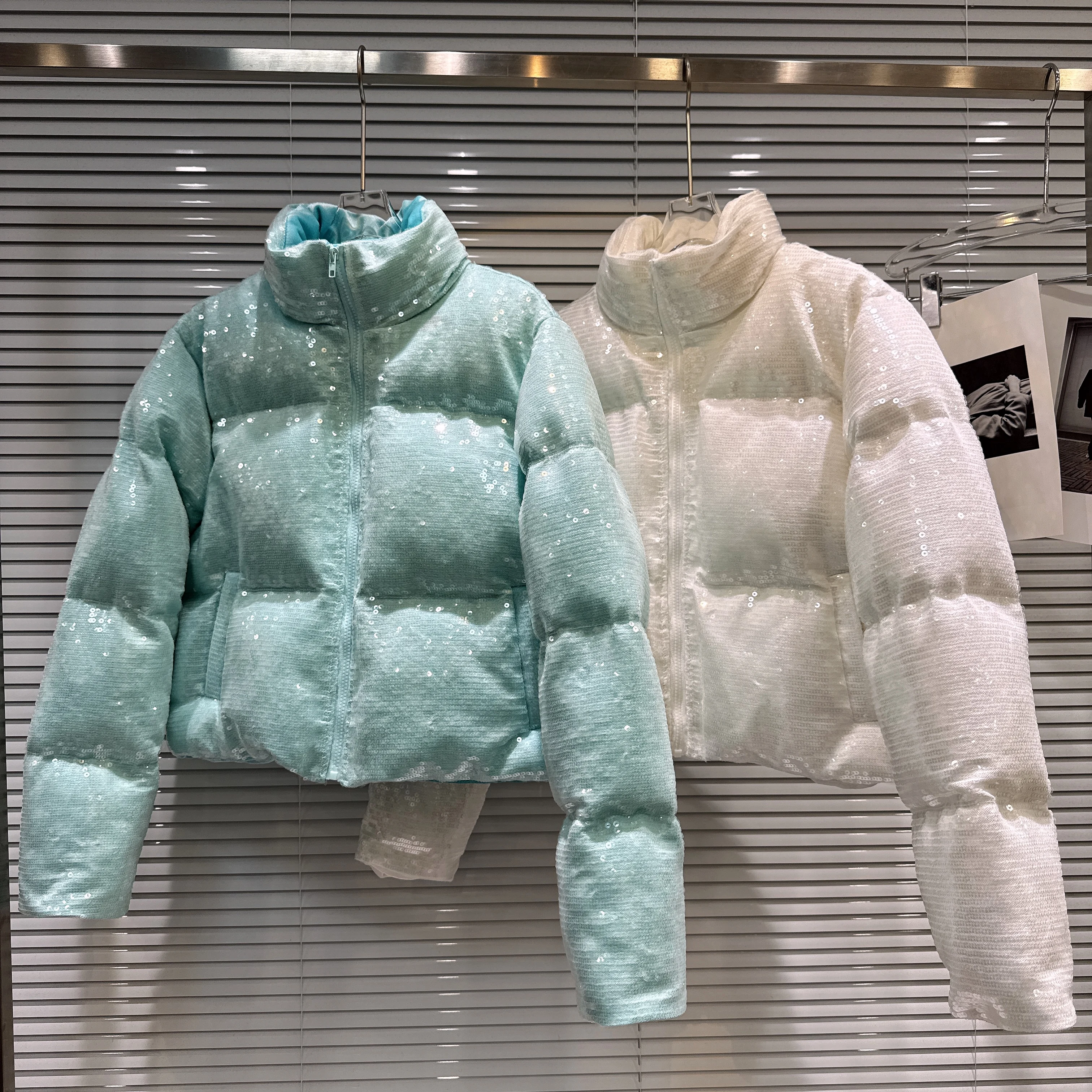 

Spice Girls Shiny Sequins Autumn Winter Cotton-padded Coat Stand Collar Warm Bread Coat Women Full Sleeve Short Parkas 4colors