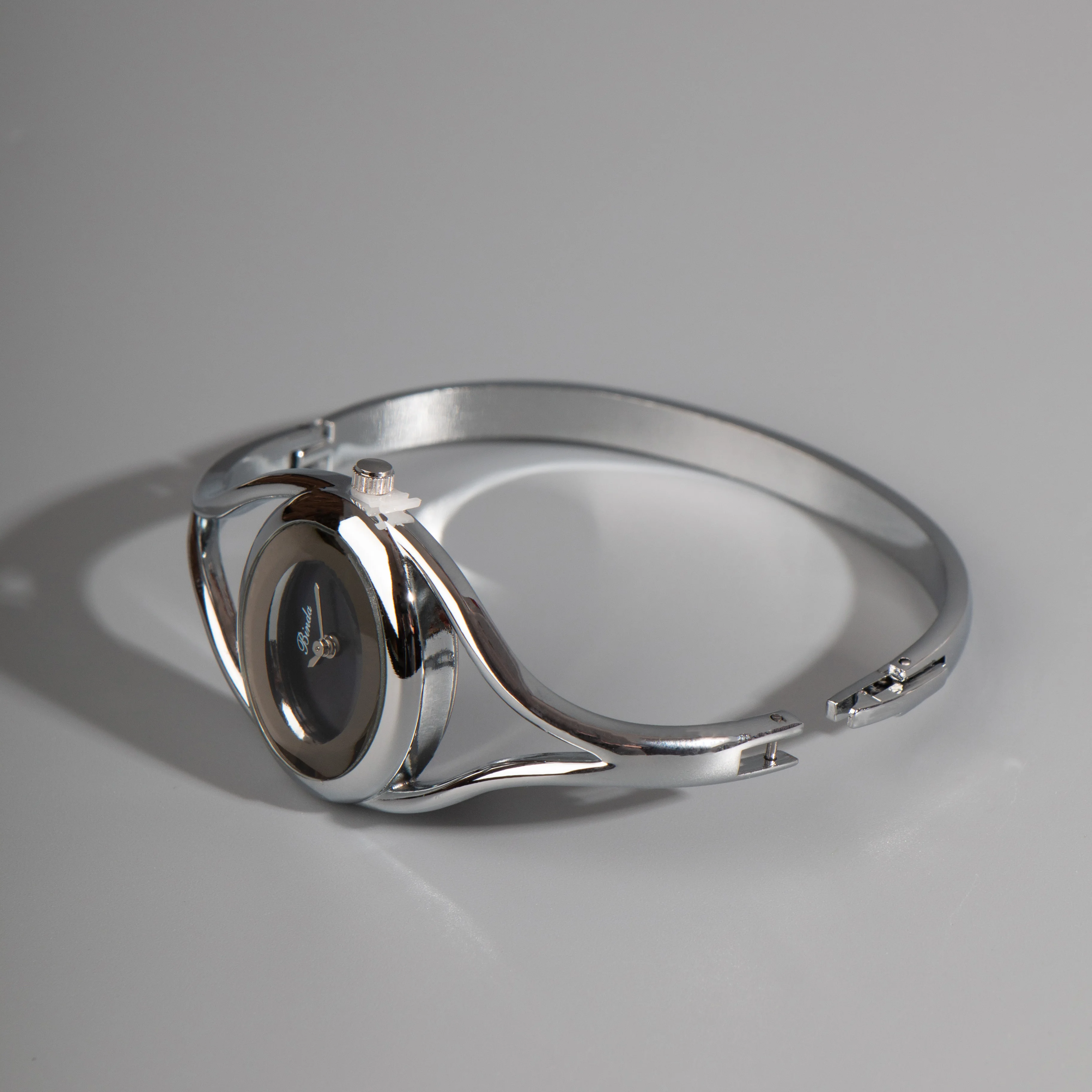 ساعة كوارتز نسائية من Binda 2025 بسوار فضي، أنيقة ومتعددة الاستخدامات، مثالية للارتداء اليومي أو الحفلات أو الهدايا