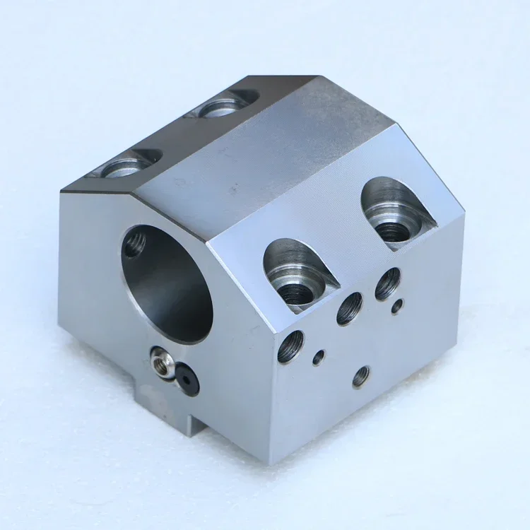 Hydraulic turret boring end face tool holder