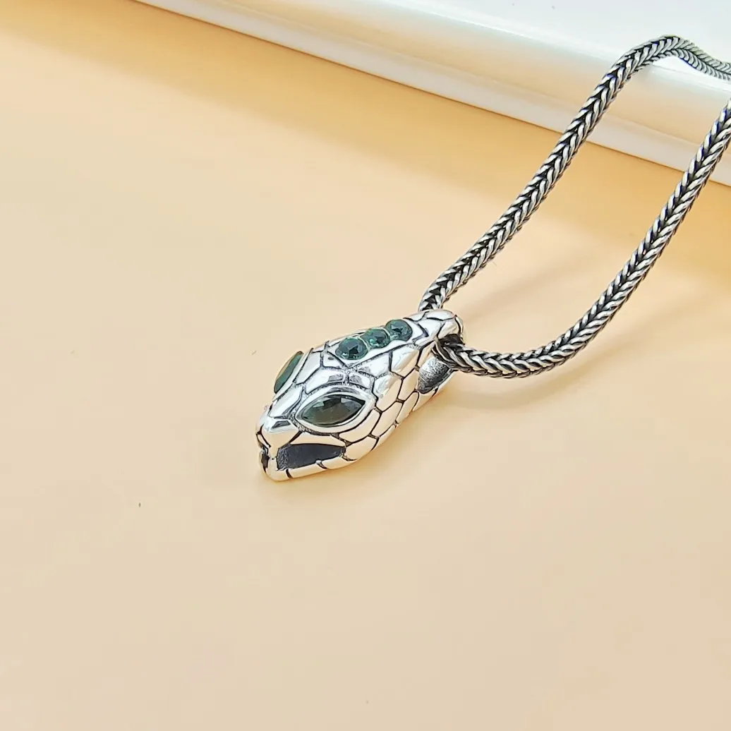 

Green eye snake head necklace luxurious trendy sterling silver fashionaccessible luxuryniche stylesnake clavicle chain pendant