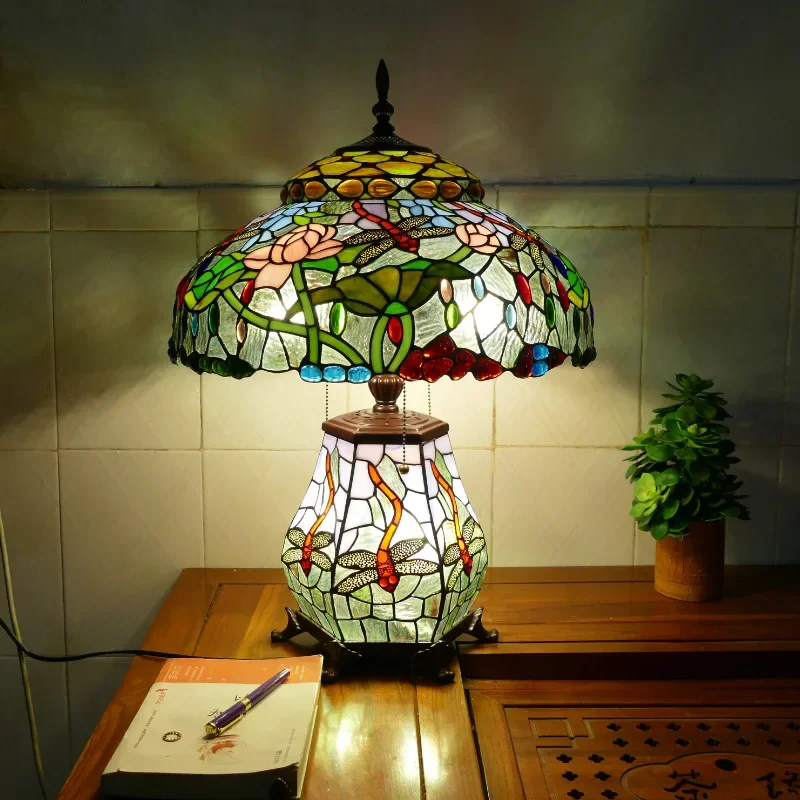 Imagem -03 - Retro Vitral Desk Lamp Tiffany Abajur para Sala de Estar Quarto Cabeceira Villa Hotel Home Decor