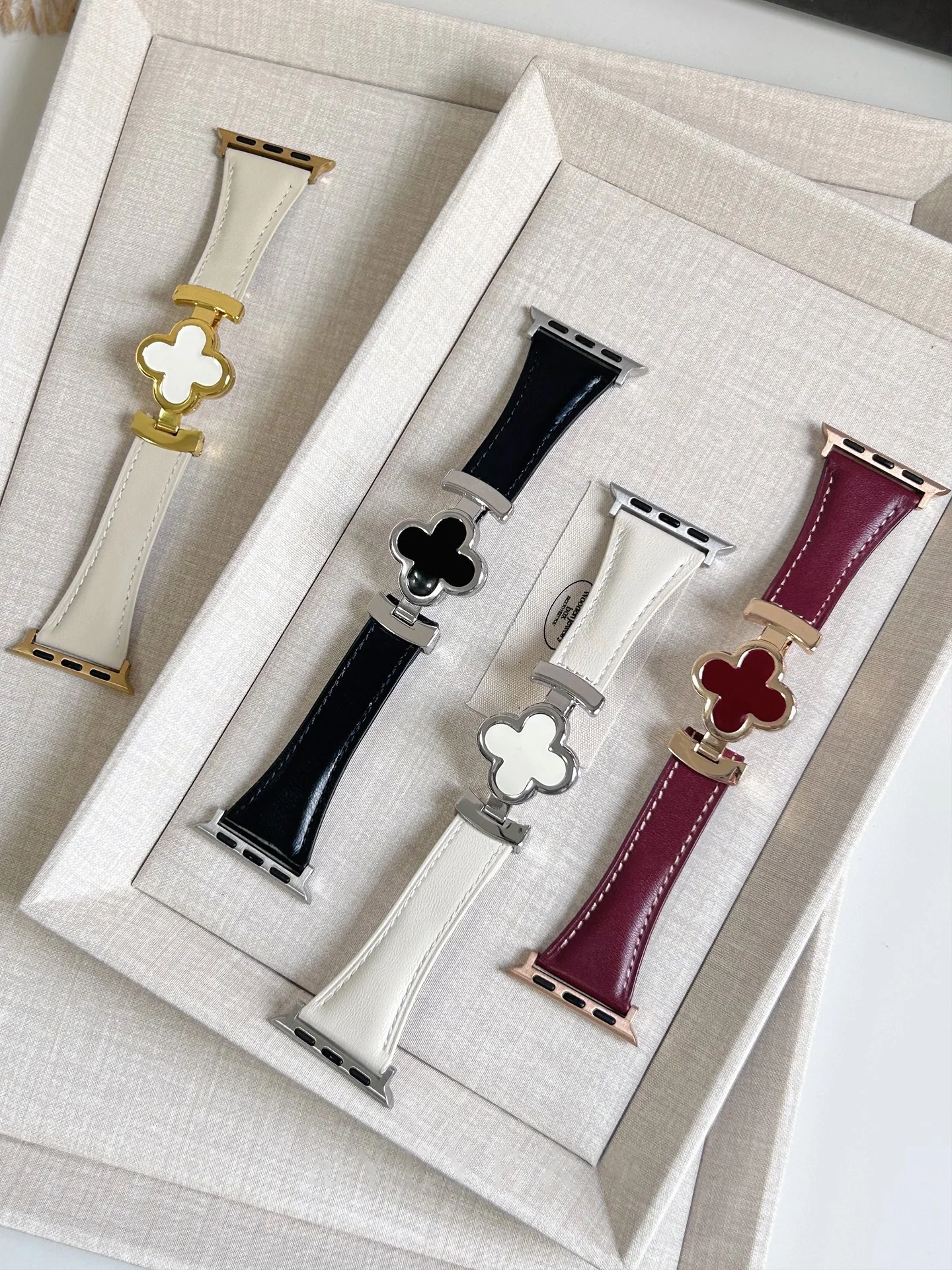 

Модный кожаный ремешок для iWatch с магнитной застежкой Four-clover, совместимый с размерами 38 мм, 40 мм, 41 мм, 42 мм, 44 мм, 45 мм, 49 мм