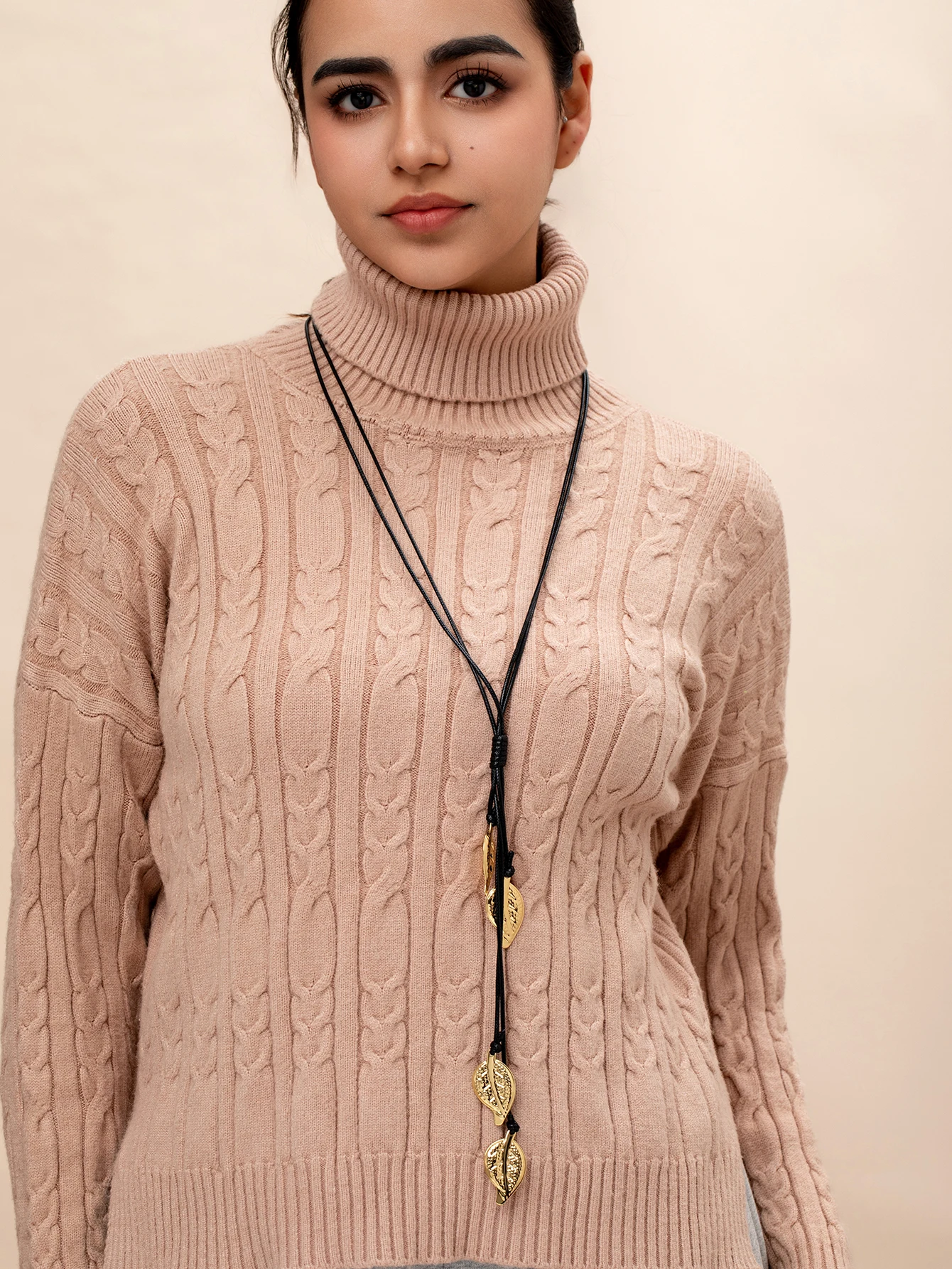 

Trendy Handmade Black Rope Chain Gold Plated Leaf Design Adjustable Long Length Fashion Stainless Steel Pendant Necklace