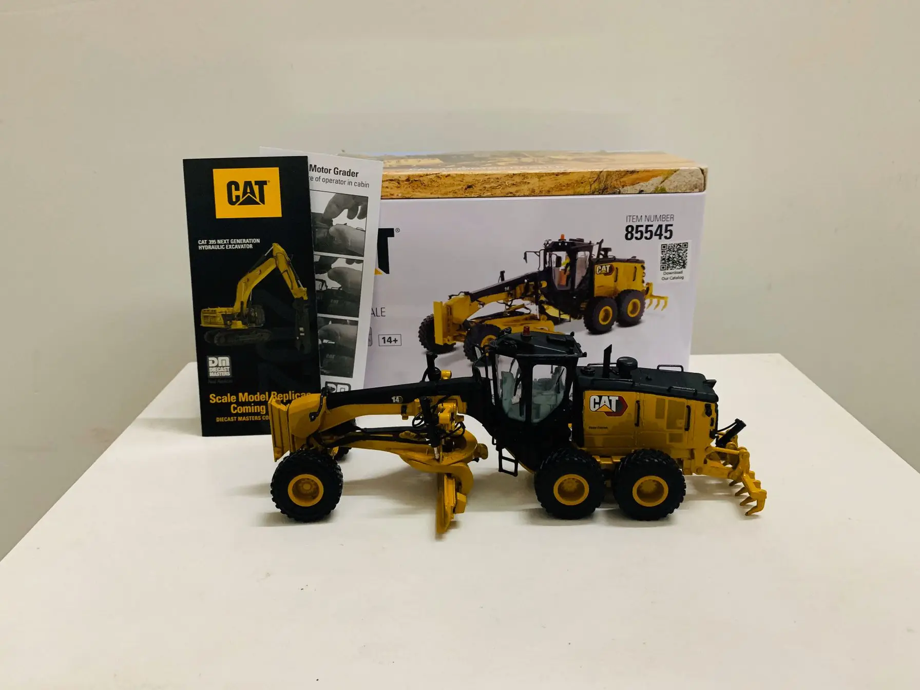 DM 14 Motor Grader 1:50 Scale Metal Model By DieCast Masters 85545 New in Box