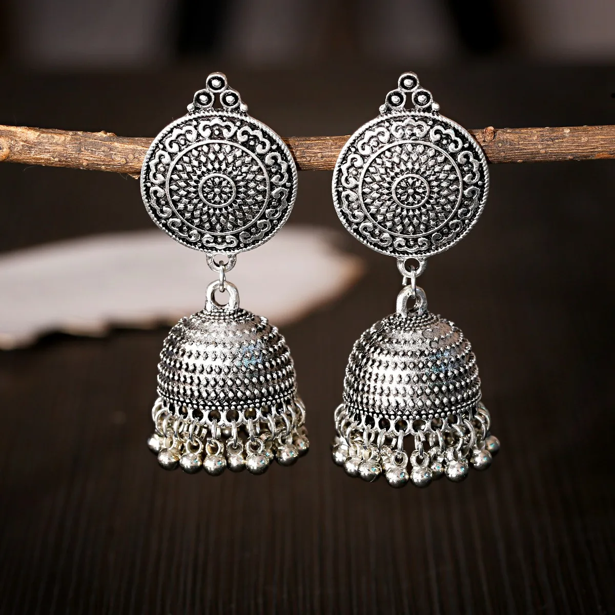 Vintage Ethnic Gold Color Jhumka Earrings Bijoux Antique Round Carved Bells Dangle Earrings Female Wedding Jewelry