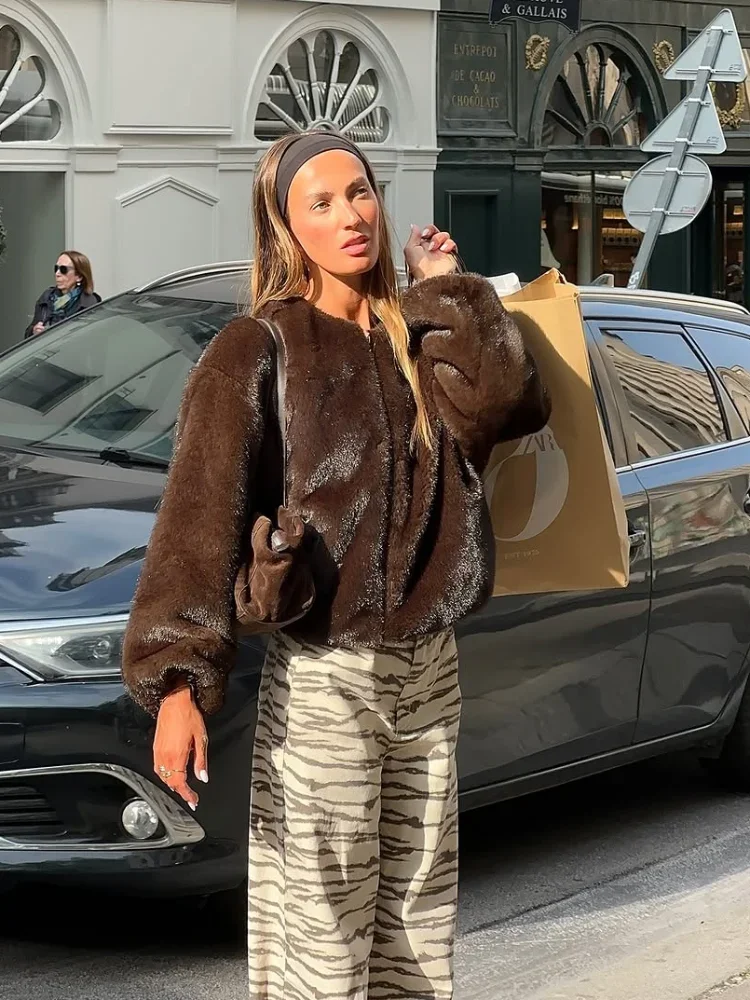 

Lady Winter Commute Street Outerwears Classic Solid Zipper Faux Fur Coat Women Fashion Round Neck Full Sleeve Loose Short Jacket