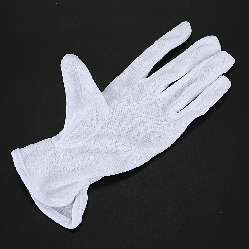 Par de guantes protectores antideslizantes de algodón blanco para conducir