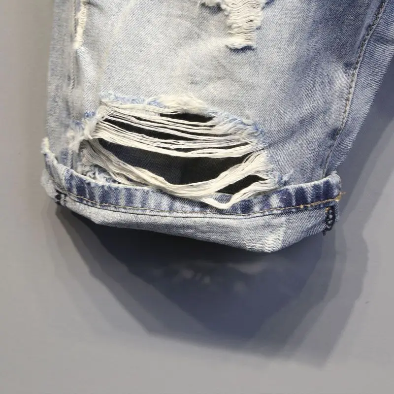 الأصلي صيف جديد الأزرق القط ويسكي التصحيح ضئيلة الدنيم السراويل الرجال العصرية الأزياء خمس نقاط السراويل ممزق هول رجل جينس قصير