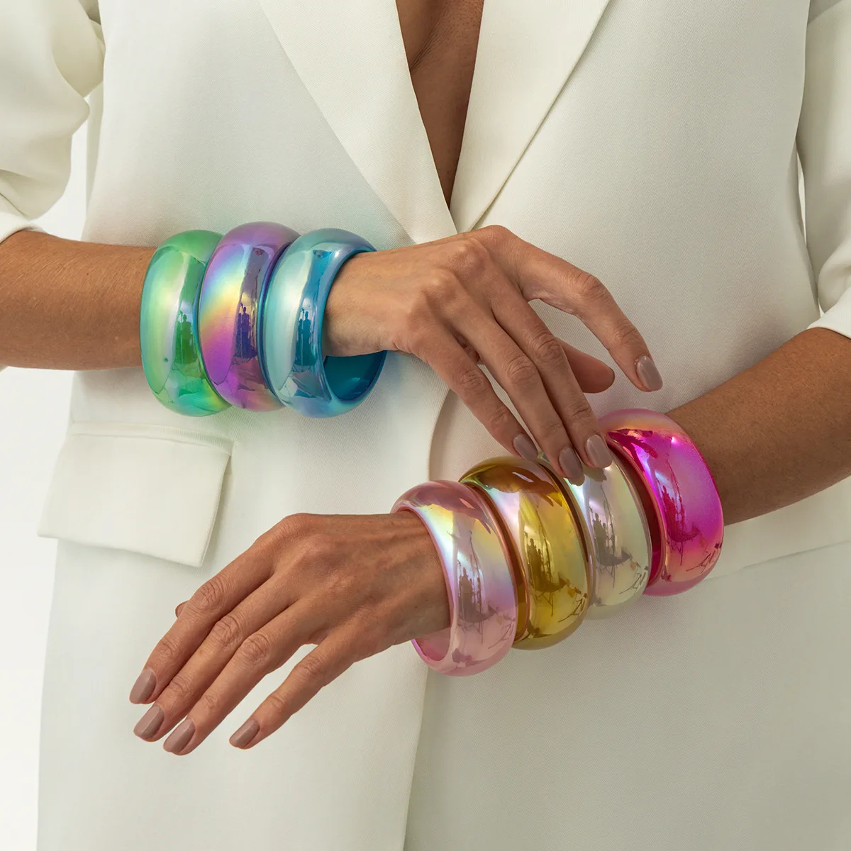 

Fashionable Multicolored Glow Transparent Wide Bracelet Unique Geometric Curved Arm Jewelry Women's Gift