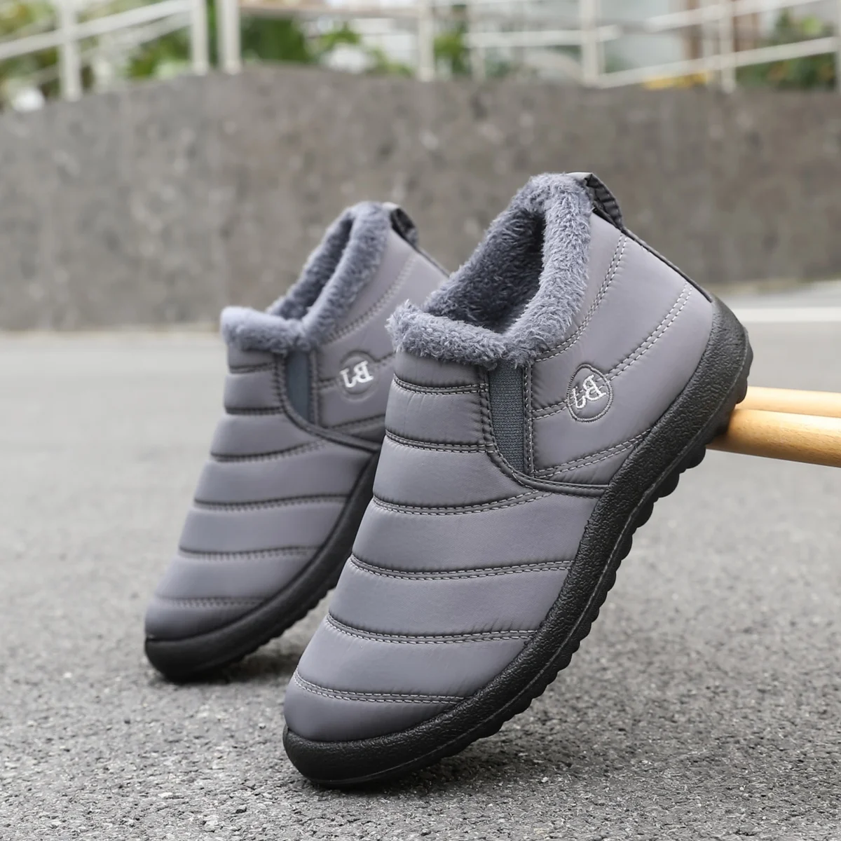 Men's pull-on ankle boots: stylish, comfortable winter short boots that are warm, trendy, classic, and versatile.